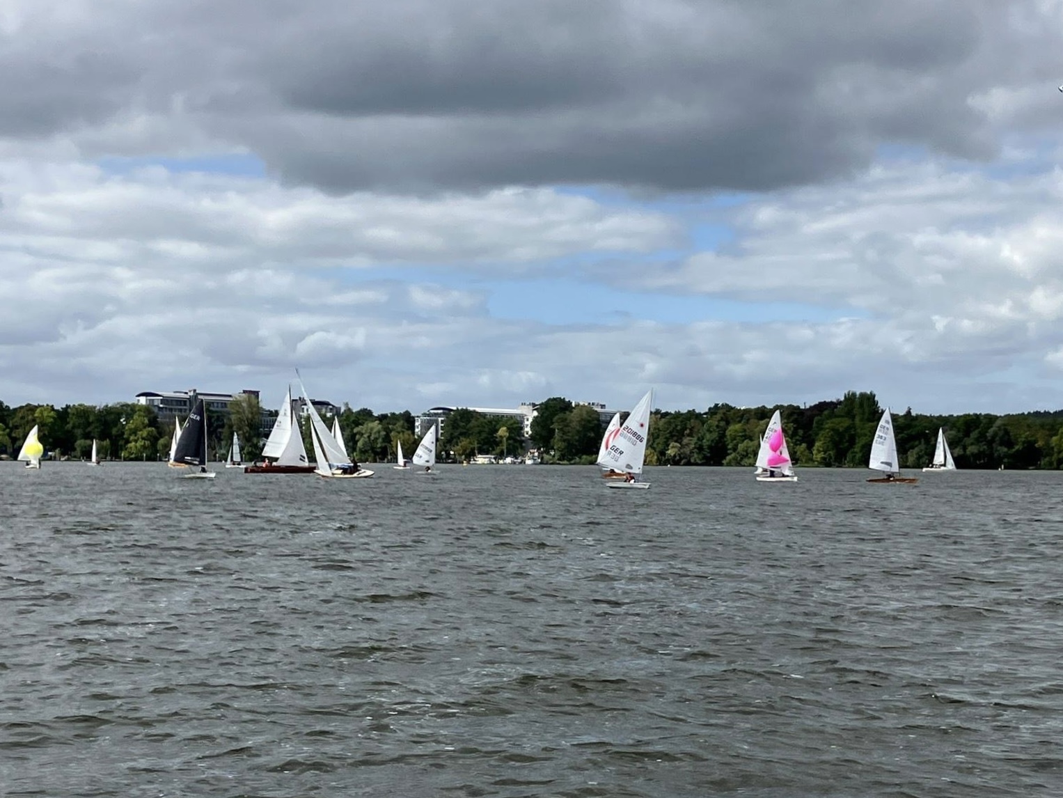 Sturmböen, Sonnenschein und echte Helden: Das war die 67. Potsdamer Mannschaftsregatta des SVPA